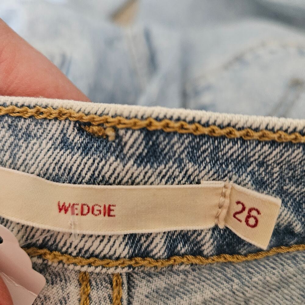 Levi's Wedgie Icon Fit in Samba Gap 26 - Picture 3 of 10